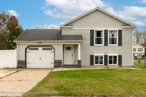 129 Village Dr, Lansing, MI 48911