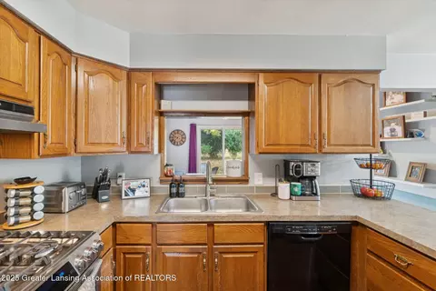 Kitchen - 4412 Devonshire Ave, Lansing, MI 48910 photo 4 of 4