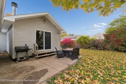 Exterior - 4412 Devonshire Ave, Lansing, MI 48910 photo 4 of 8