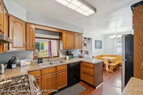 Kitchen - 4412 Devonshire Ave, Lansing, MI 48910 photo 1 of 4