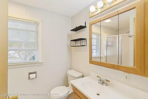 Bath - 4412 Devonshire Ave, Lansing, MI 48910 photo 2 of 2