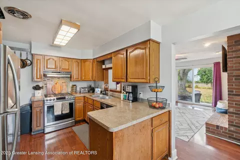 Kitchen - 4412 Devonshire Ave, Lansing, MI 48910 photo 2 of 4