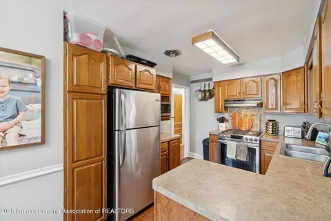 Kitchen - 4412 Devonshire Ave, Lansing, MI 48910 photo 3 of 4