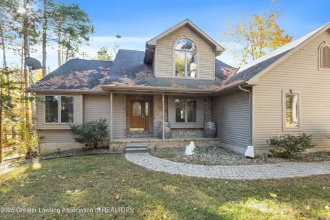 Exterior - 1155 W Maple Rapids Rd, Saint Johns, MI 48879 photo 3 of 9