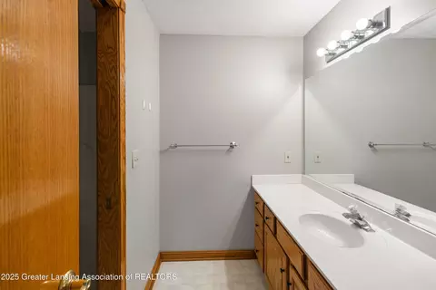 Bath - 1155 W Maple Rapids Rd, Saint Johns, MI 48879 photo 10 of 12