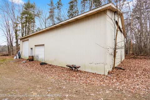Exterior - 1155 W Maple Rapids Rd, Saint Johns, MI 48879 photo 8 of 9