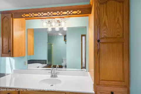 Bath - 1155 W Maple Rapids Rd, Saint Johns, MI 48879 photo 7 of 12