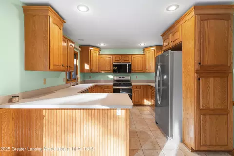 Kitchen - 1155 W Maple Rapids Rd, Saint Johns, MI 48879 photo 1 of 4