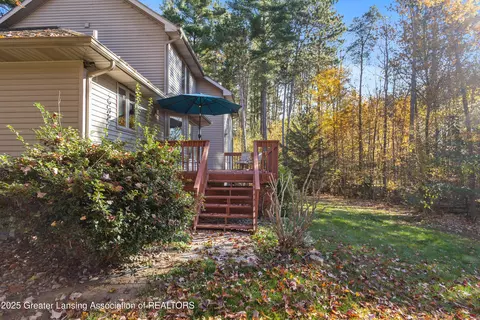 Exterior - 1155 W Maple Rapids Rd, Saint Johns, MI 48879 photo 4 of 9