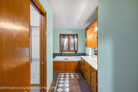 Bath - 1155 W Maple Rapids Rd, Saint Johns, MI 48879 photo 3 of 12