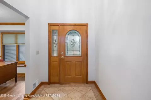 Entry Way - 1155 W Maple Rapids Rd, Saint Johns, MI 48879 photo 2 of 10