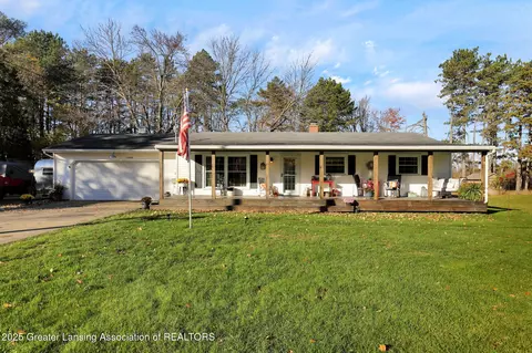 12686 Holly Ln, Dewitt, MI 48820
