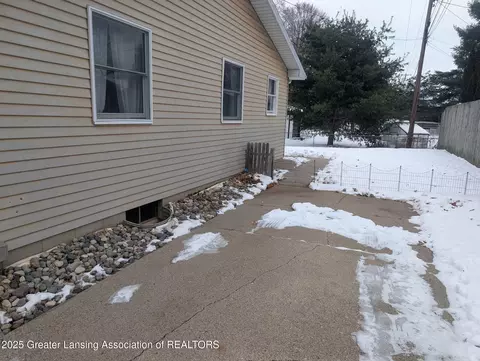 5716-5718 Ridgeway Dr, Haslett, MI 48840 photo 10