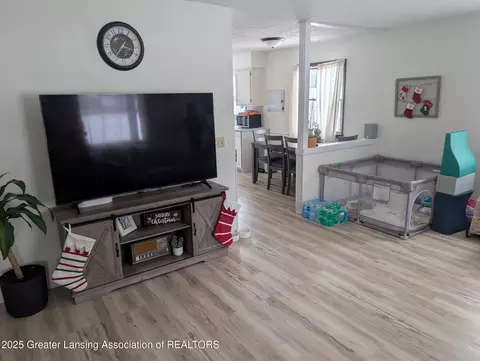5716-5718 Ridgeway Dr, Haslett, MI 48840 photo 3