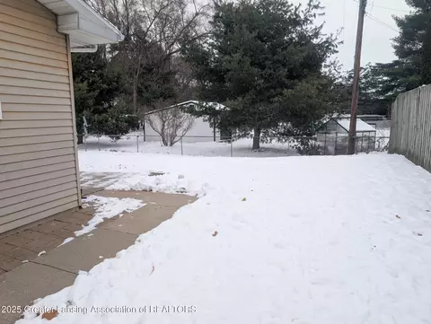 5716-5718 Ridgeway Dr, Haslett, MI 48840 photo 9
