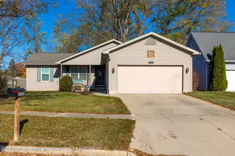 1925 Bowker Dr, Lansing, MI 48911