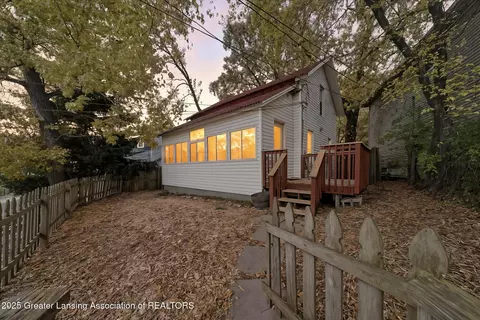 6099 Park Lake Rd, Bath, MI 48808