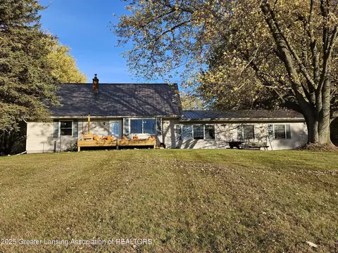 6089 S Loomis Rd, Saint Johns, MI 48879