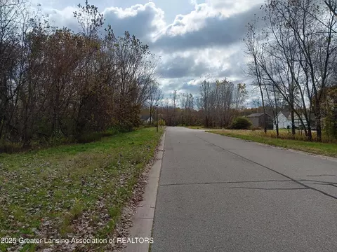 712 Starlight Way, Perry, MI 48872 photo 5