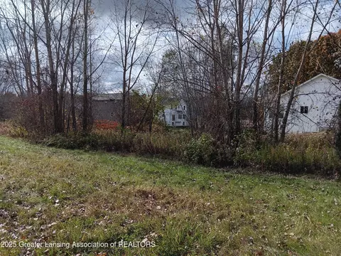 712 Starlight Way, Perry, MI 48872 photo 2