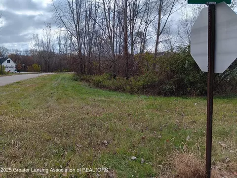 712 Starlight Way, Perry, MI 48872 photo 3