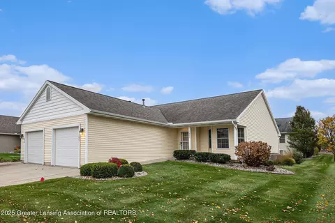 1021 Randy Ln, Saint Johns, MI 48879