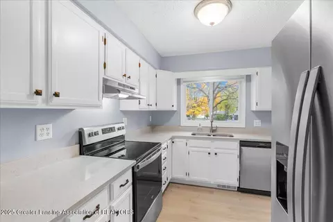 Kitchen - 1511 Waxwing Dr, Dewitt, MI 48820 photo 1 of 3