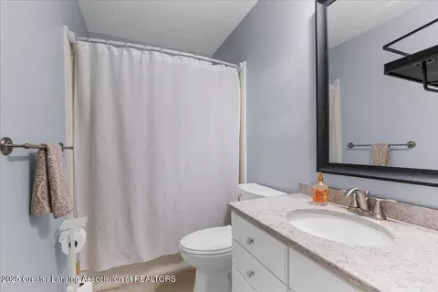 Bath - 1511 Waxwing Dr, Dewitt, MI 48820 photo 1 of 2