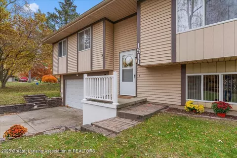 Exterior - 1511 Waxwing Dr, Dewitt, MI 48820 photo 2 of 8