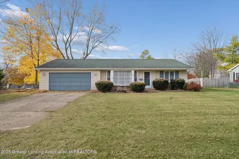 868 Southfield Dr, Williamston, MI 48895
