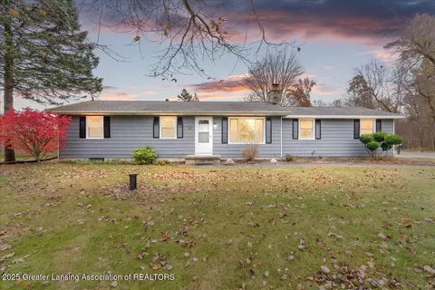 3863 Delano Dr, Eaton Rapids, MI 48827