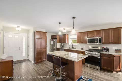 4012 Eastbridge Cir, Stockbridge, MI 49285