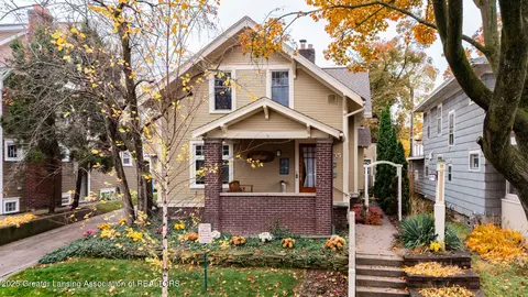 805 Bancroft Ct, Lansing, MI 48915