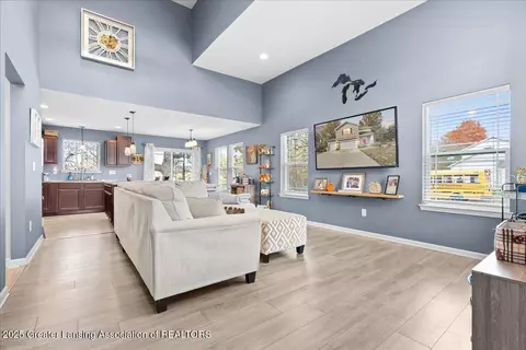Entry Way - 8585 Jacaranda Dr, Dimondale, MI 48821 photo 3 of 8