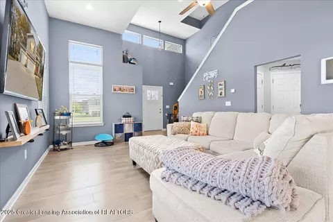 Entry Way - 8585 Jacaranda Dr, Dimondale, MI 48821 photo 4 of 8