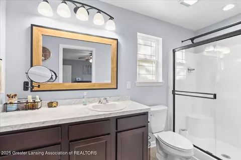 Bath - 8585 Jacaranda Dr, Dimondale, MI 48821 photo 2 of 2
