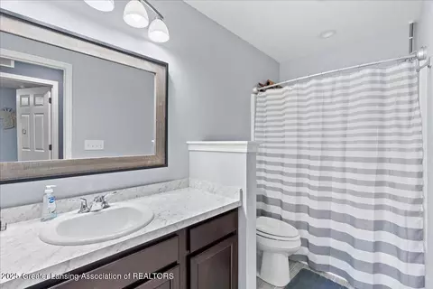 Bath - 8585 Jacaranda Dr, Dimondale, MI 48821 photo 1 of 2