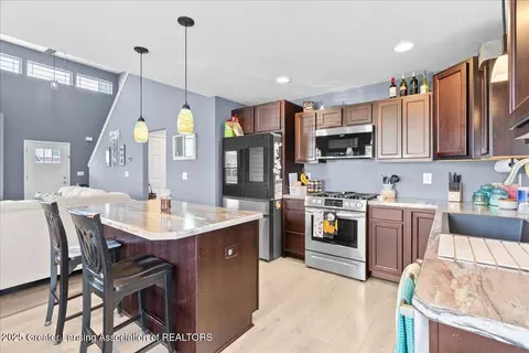 Kitchen - 8585 Jacaranda Dr, Dimondale, MI 48821 photo 2 of 3