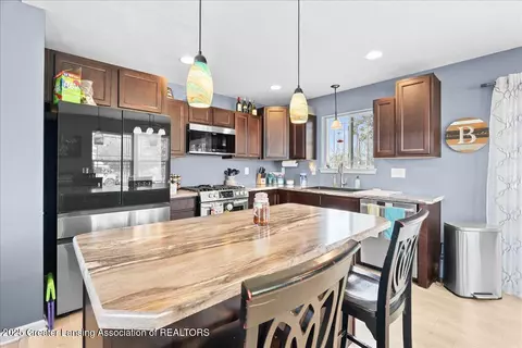 Kitchen - 8585 Jacaranda Dr, Dimondale, MI 48821 photo 3 of 3