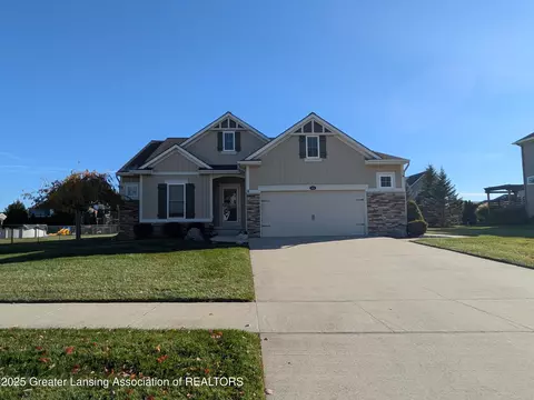 10714 Knockaderry Dr, Grand Ledge, MI 48837
