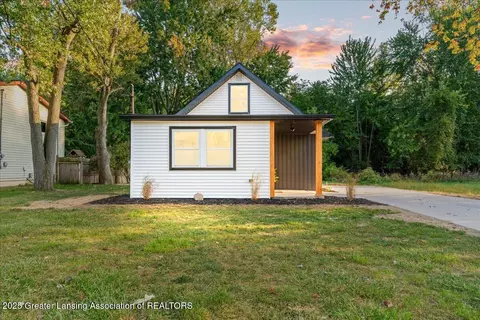 2045 Moffitt St, Lansing, MI 48911