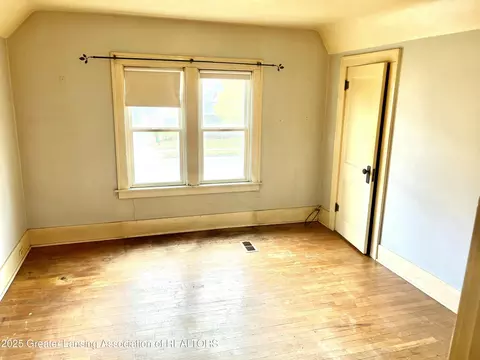 Bedroom - 713 E Cavanaugh Rd, Lansing, MI 48910 photo 2 of 4