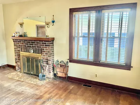 Living - 713 E Cavanaugh Rd, Lansing, MI 48910 photo 2 of 6