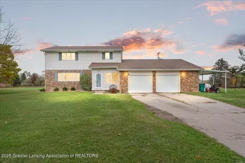 415 E Holt Rd, Williamston, MI 48895