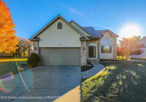 5334 Haversham Dr, Haslett, MI 48840