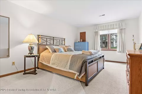 Bedroom - 1120 Rolling Green Ln, Lansing, MI 48917 photo 4 of 5