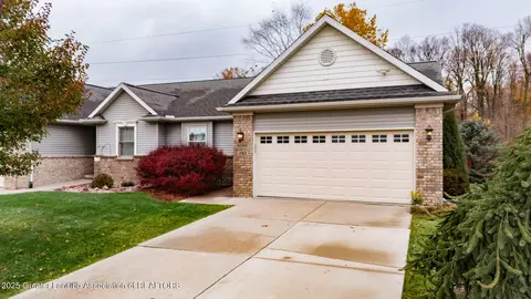 293 Vansickle Dr #18, Charlotte, MI 48813