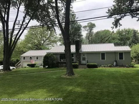 15860 Brook Rd, Lansing, MI 48906
