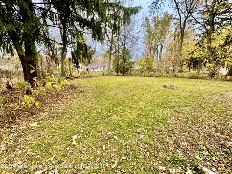 Exterior - 111 E Potter Ave, Lansing, MI 48910 photo 2 of 5