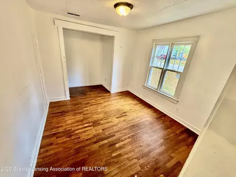 Living - 111 E Potter Ave, Lansing, MI 48910 photo 3 of 3